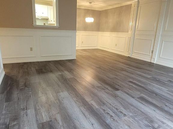 4th image of 415 N I St #102