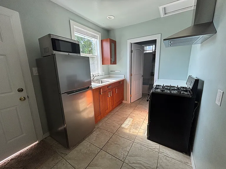 1221 Laurel St #A — Photo 6