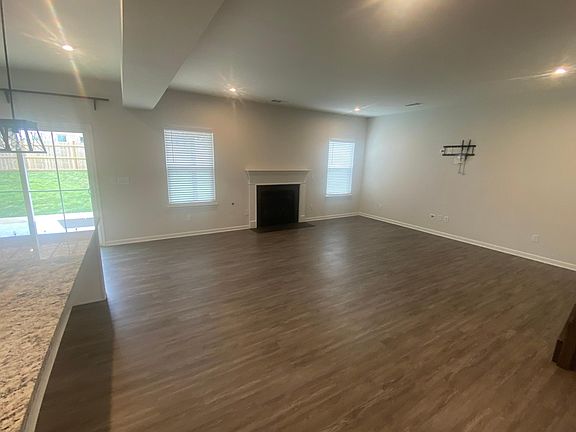 5th image of 417 Rosy Dale Dr