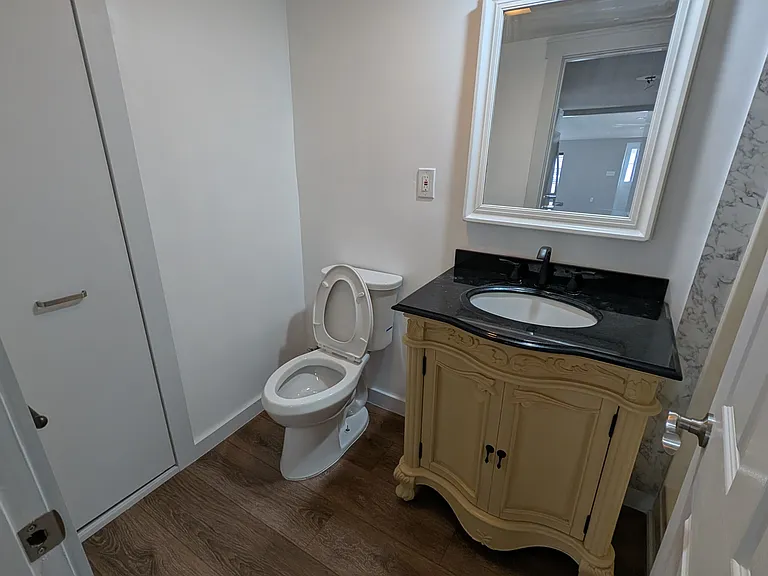 358 S Craig Ave — Photo 5