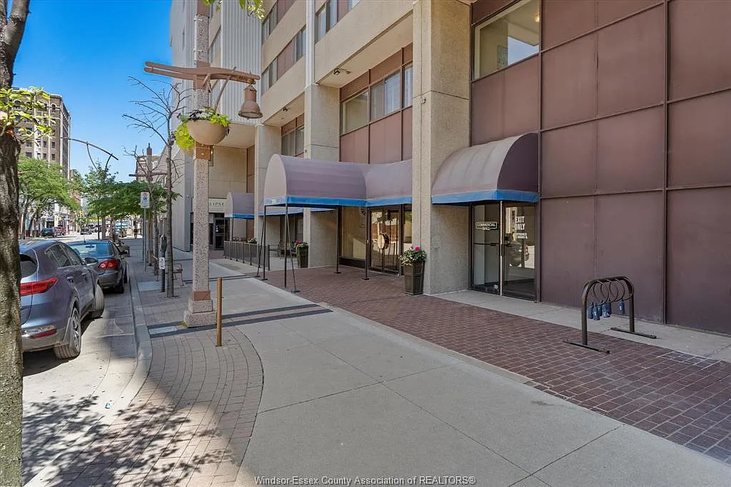 Building Photo - 380 Pelissier St #1701