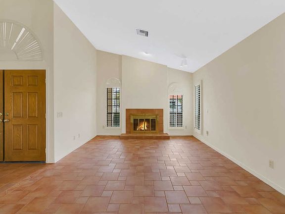 5th image of 38076 S Silverwood Dr
