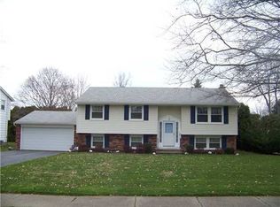 30 Elsworth Dr, Rochester, NY 14615