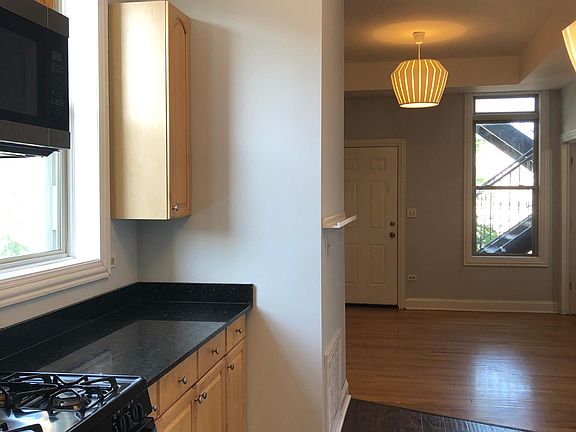 4th image of 1255 N Ashland Ave #3R