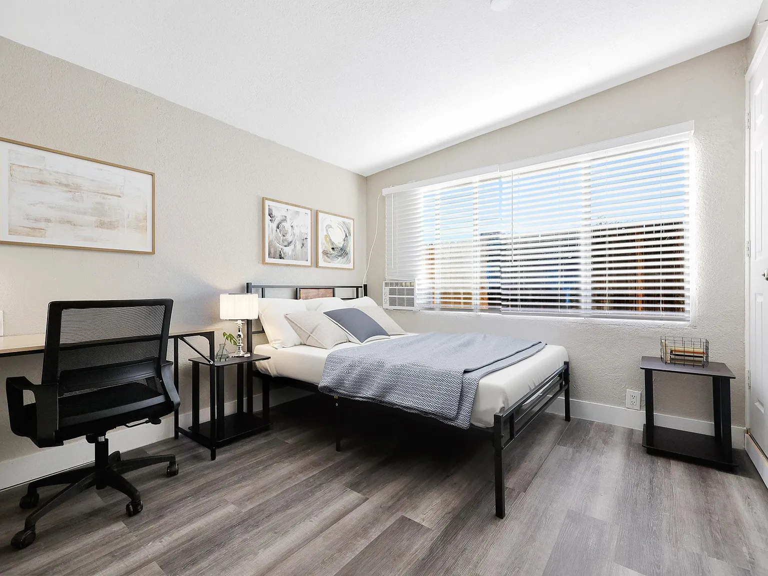 4 bed, 3.0 bath, 2100 sqft, $888 — Photo 2