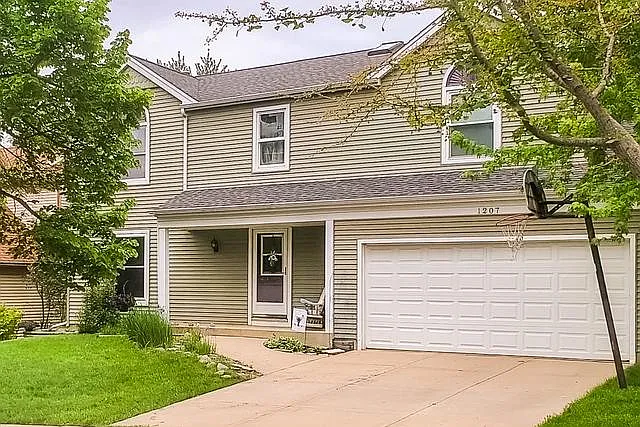 1207 Hyannis Cir photo 1