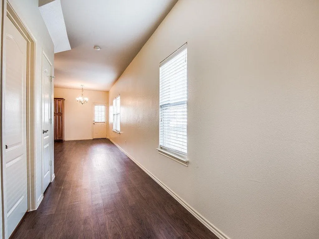 3 bed, 2.5 bath, 1654 sqft, $1,599 — Photo 3