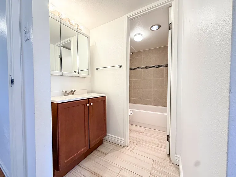1433 N Williams St #602 — Photo 26