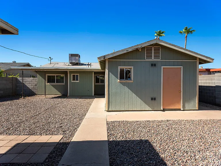 2045 E Don Carlos Ave — Photo 7