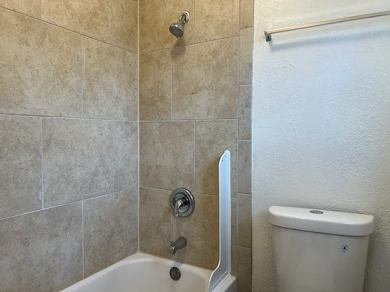 1040 Martin Luther King Jr Ave #1 — Photo 12