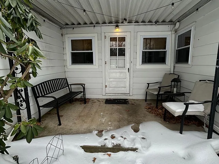 220 Ridge Ave — Photo 3