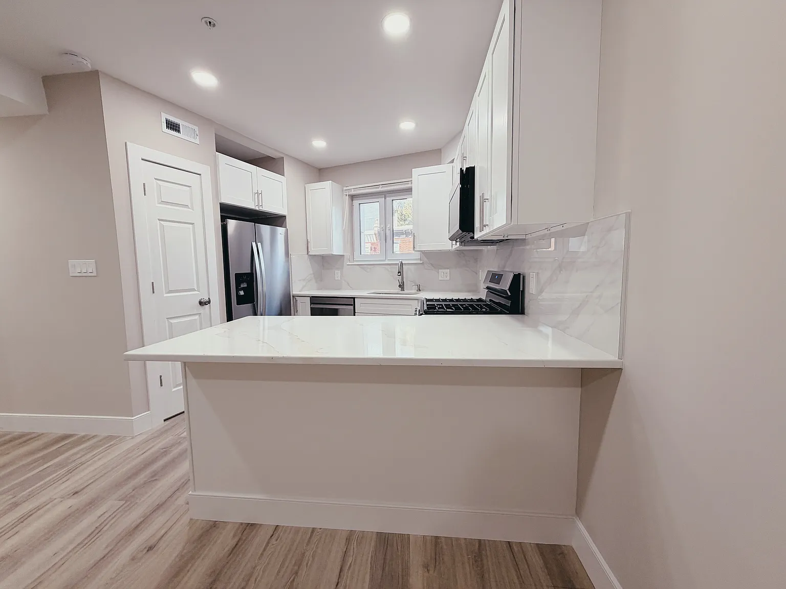 3 bed, $3,250 — Photo 3