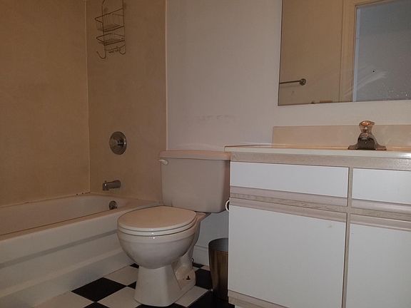 3rd image of 757 1/2 N High St APT D