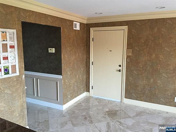 4th image of 825 Riverside Ave #16
