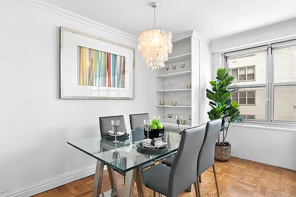 Sold by The SIMPLE Real Estate Co | media 3