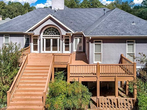 3rd image of 209 Hawick Ln