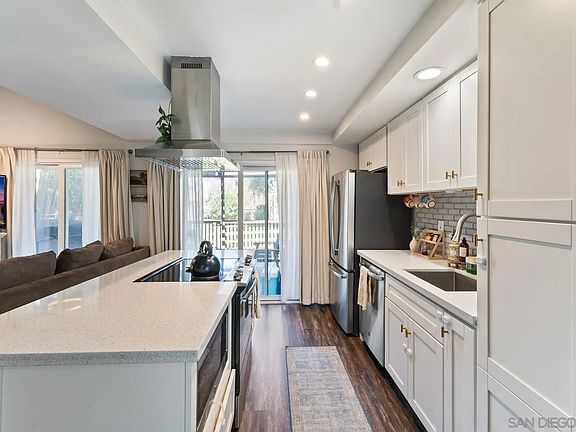 3rd image of 23952 Green Haven Ln