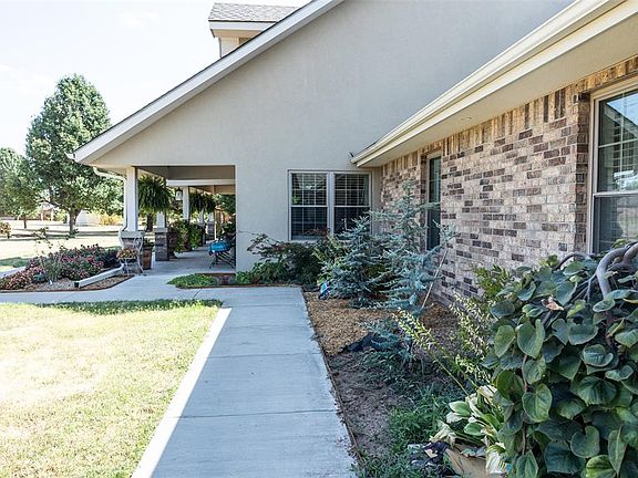 4th image of 711 Timberland Way
