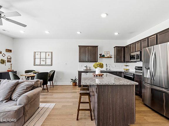 5th image of 392 Judson Way
