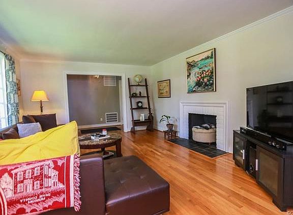 5th image of 3130 Darnley Dr