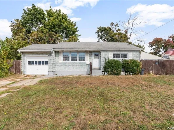 61 Franklin Street, Brentwood, NY 11717