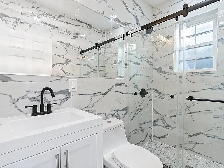 133 W 4th St #2 — Photo 3