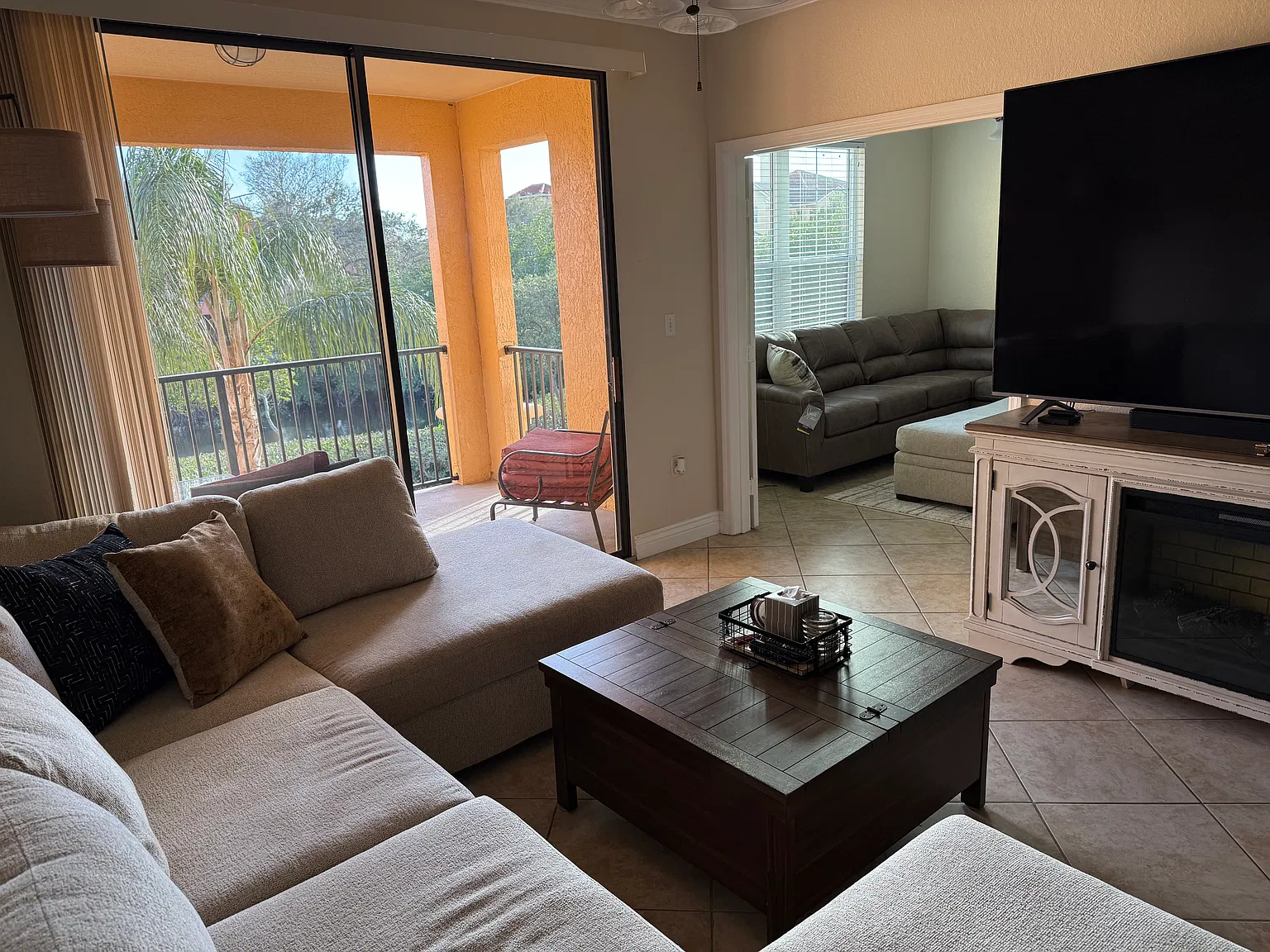 1 bed, 980 sqft, $2,200 — Photo 2