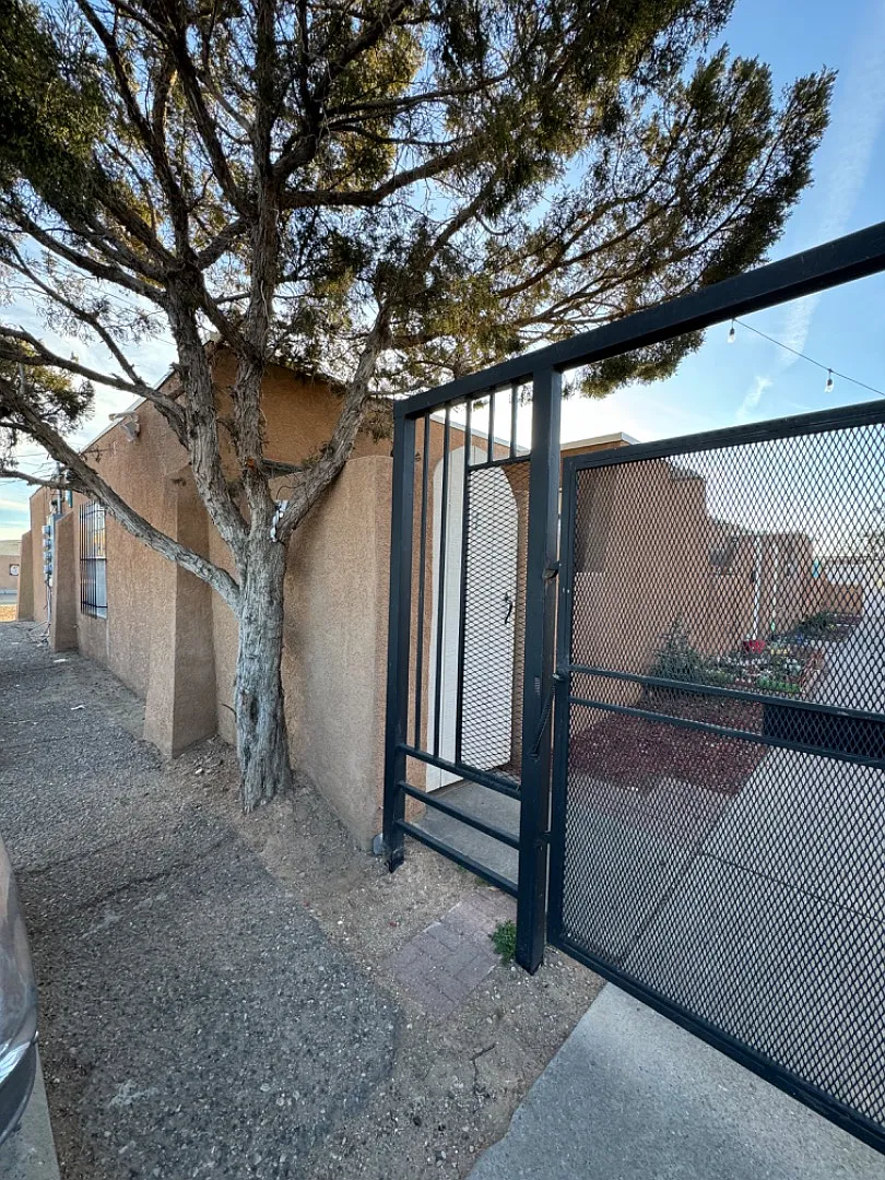 932 San Pedro Drive Southeast - 932-4 — Photo 3