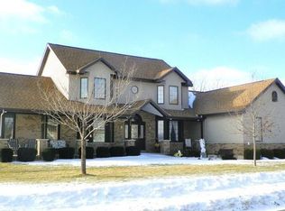 915 Peninsula Dr, Wauconda, IL 60084