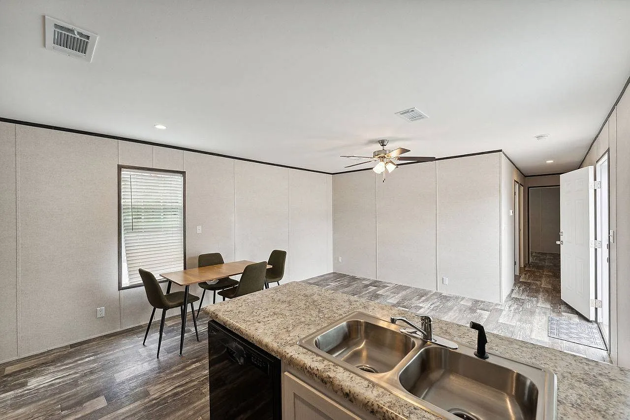 2 bed, 2.0 bath, $1,095 — Photo 3