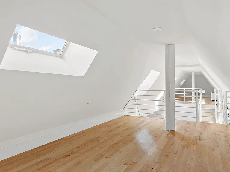 305 2nd Ave #Penthouse 1001 — Photo 7