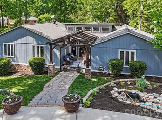 7108 Hollyhouse Dr, Charlotte, NC 28215