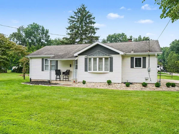 24350 Oak St, Edwardsburg, MI 49112