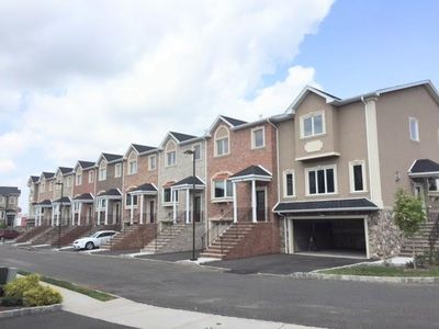 17 Jacobs Lndg, Secaucus, NJ, 07094