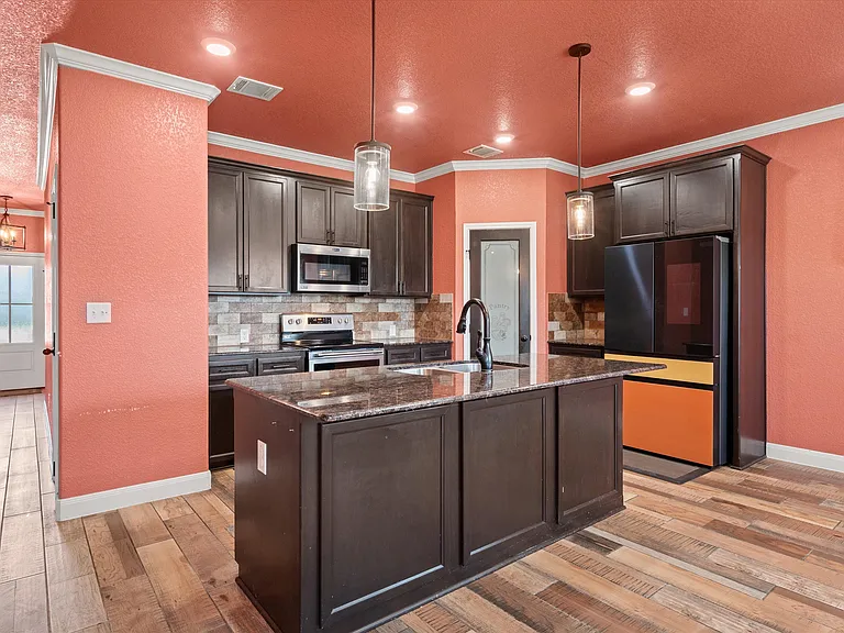 1602 Flatland Trl — Photo 9