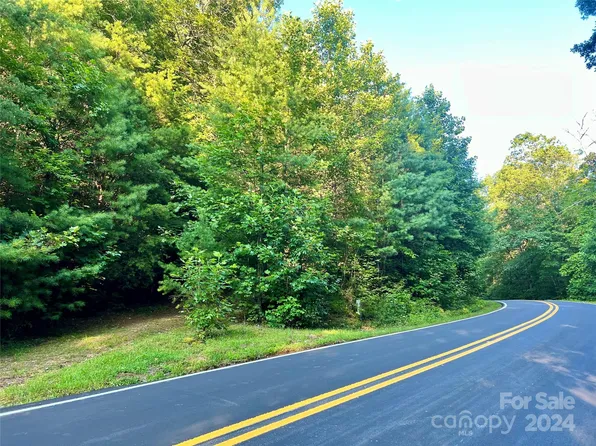 On Sr 1309 Rd, Lake Toxaway, NC 28747