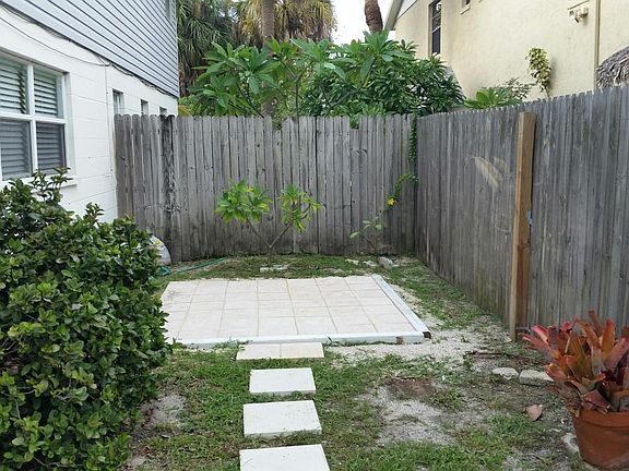 2nd image of 514 Jefferson Ave APT A