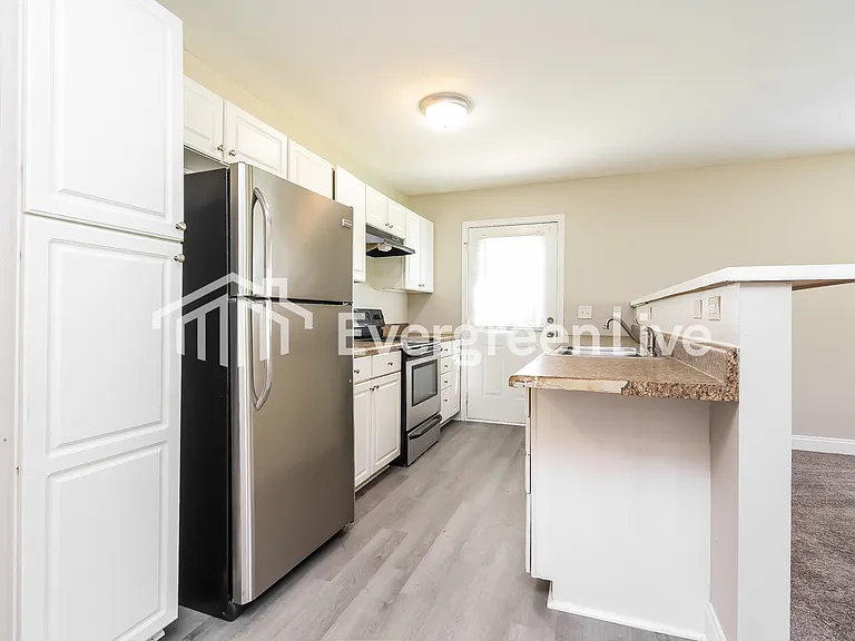 195 Beverly Ln — Photo 4