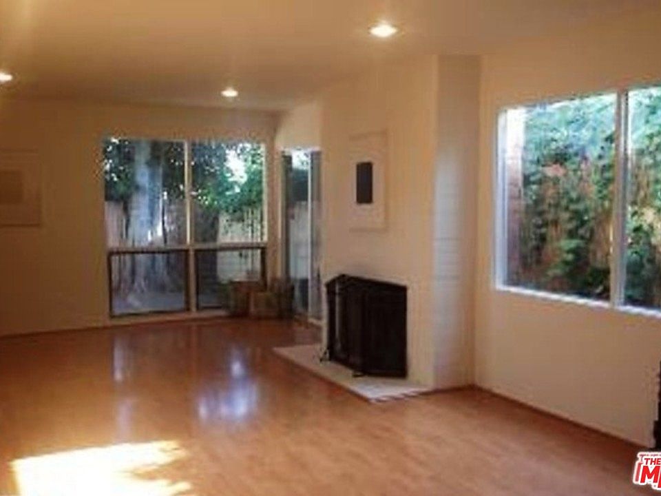 1st image of 8561 W West Knoll Dr