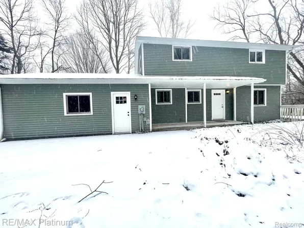 1269 N Lake Pleasant Rd, Attica, MI 48412