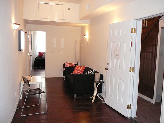 Hardwood, High Ceilings, C/A, Washer/Dryer