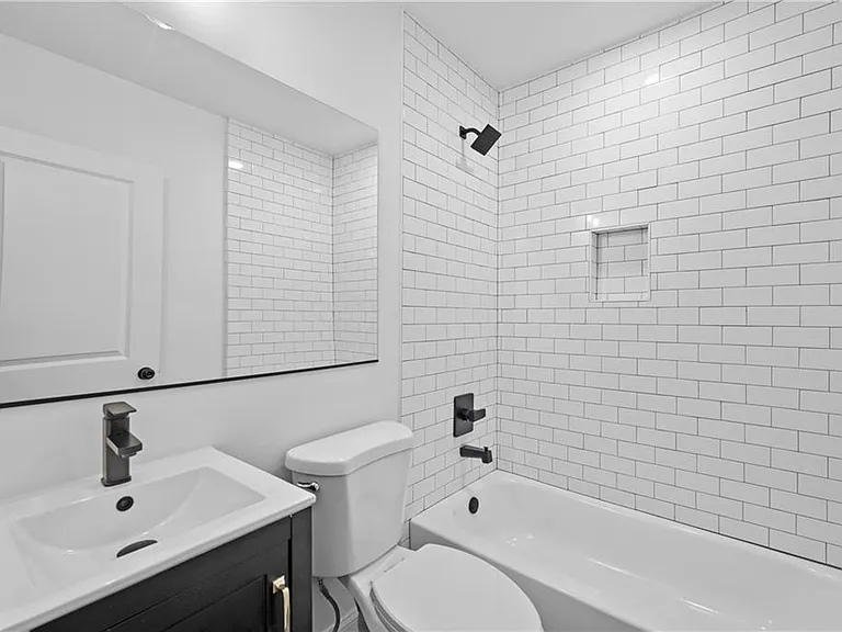 405 4th St NE #8 — Photo 8