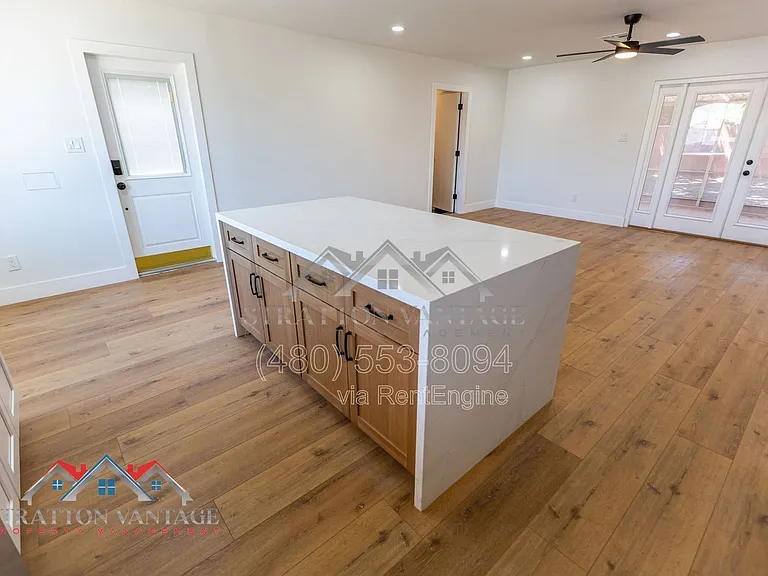 4826 E Avalon Dr — Photo 9