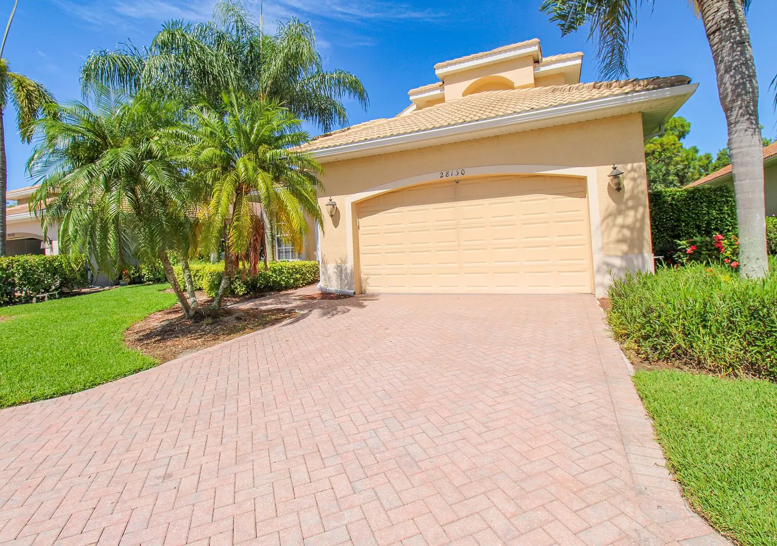** Private Pool Home Two Floors 4 Bedroom/3bath In Hunters Ridge Bonita Springs Available ** — Photo 3