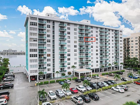 3rd image of 2841 NE 163rd St APT 908