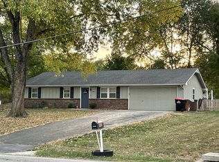 402 N Ranson Rd, Greenwood, MO 64034