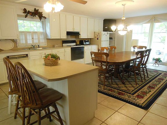 4th image of 6266 S Lake Dr