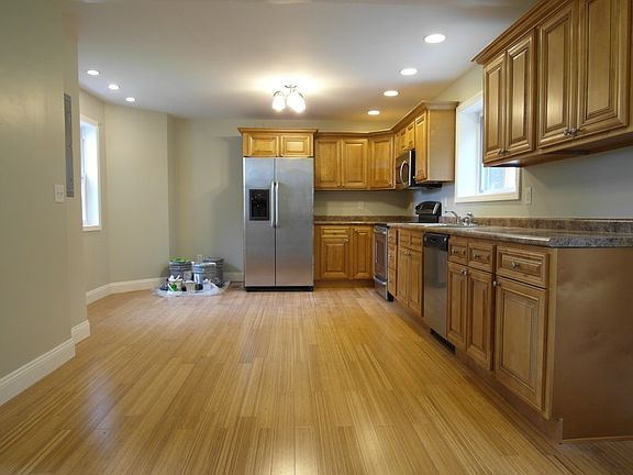 3rd image of 260 Rosehill Dr