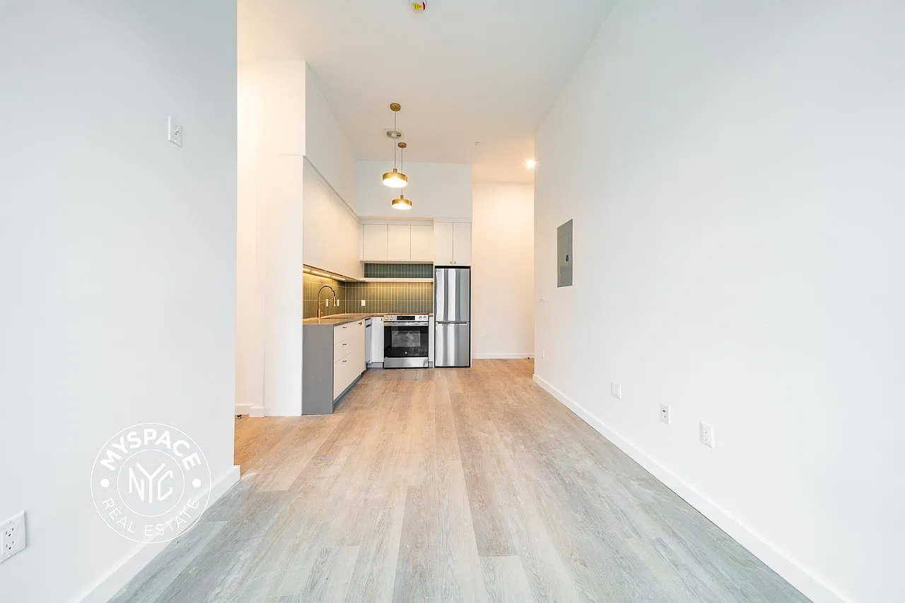 527 Grand Avenue — Photo 3