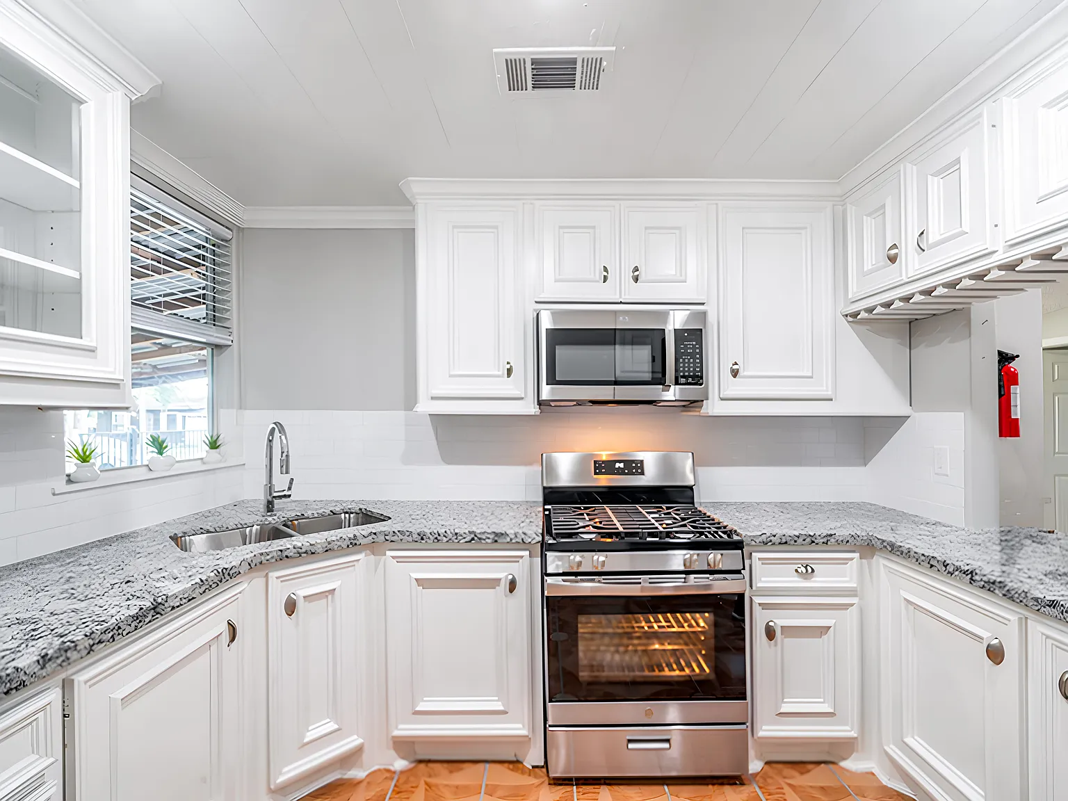 4 bed, 4.0 bath, 2244 sqft, $776 — Photo 3